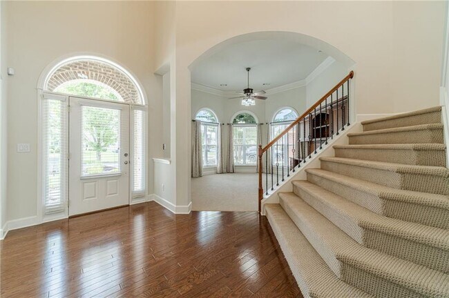 Building Photo - 2557 Staunton Dr