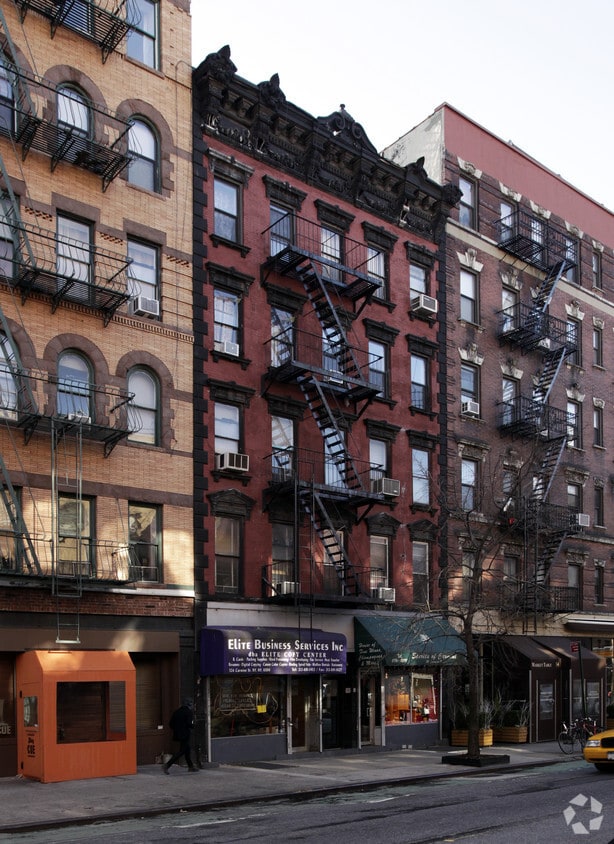 Building Photo - 52 Carmine St