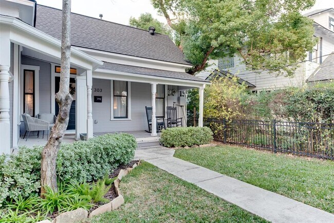 Building Photo - 303 E 15th St