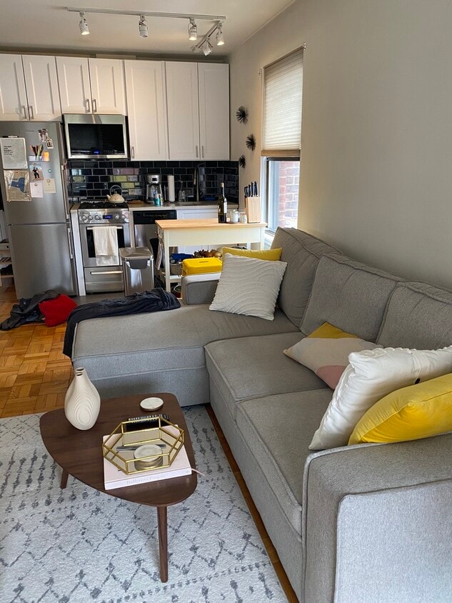 Building Photo - 460 E 79th St