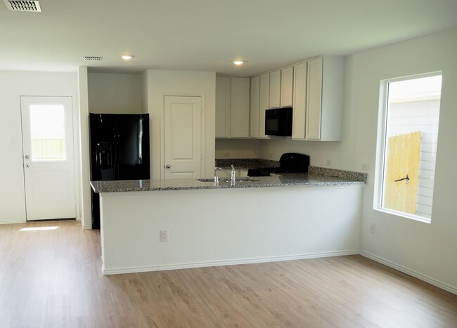 Building Photo - BRAND NEW 3 Bed 2 Bath in Princeton