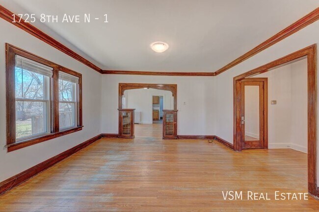 Foto del edificio - Spacious 2 BD / 1 BA Lower Level Duplex Av...
