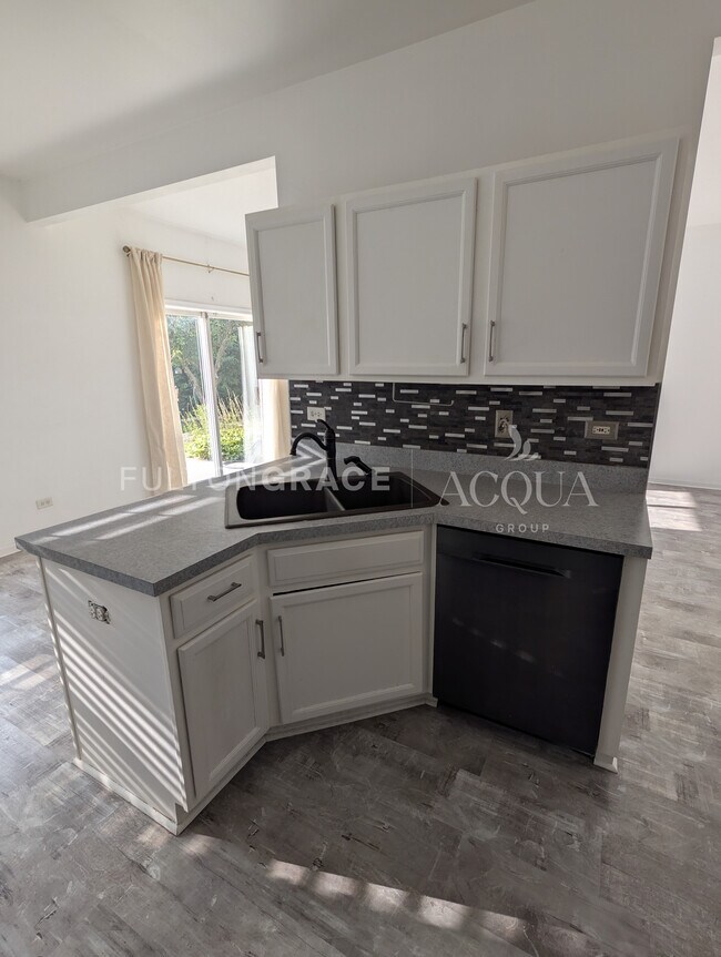 Foto del edificio - 2551 Oak Tree Ln