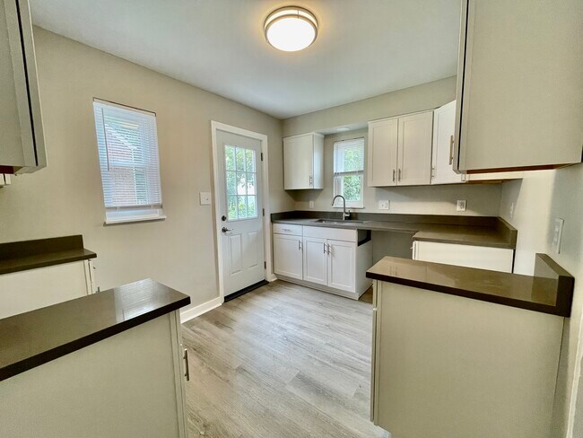 Building Photo - 3610 Oakleaf Rd