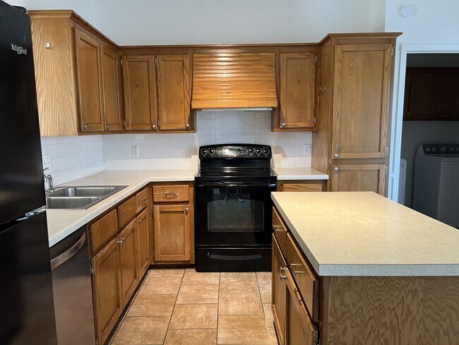 Foto del edificio - 9712 Grissom Dr