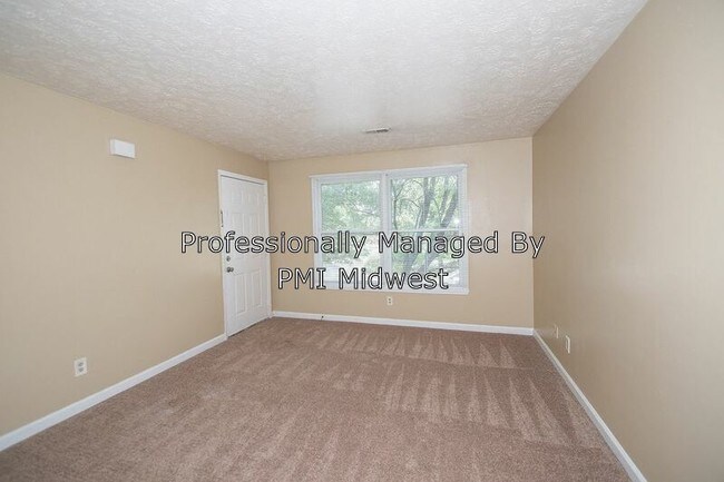 Building Photo - 231 Lark Dr