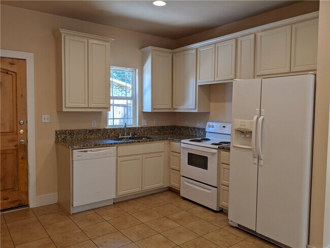 Building Photo - 4513 Clawson Rd