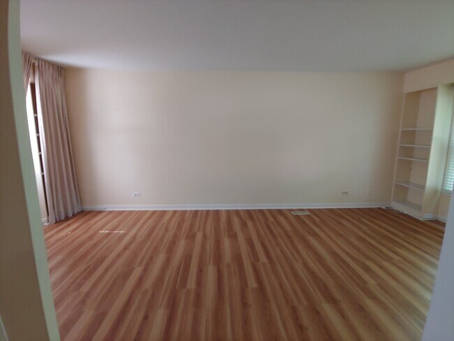 Building Photo - 223 Covington Pl