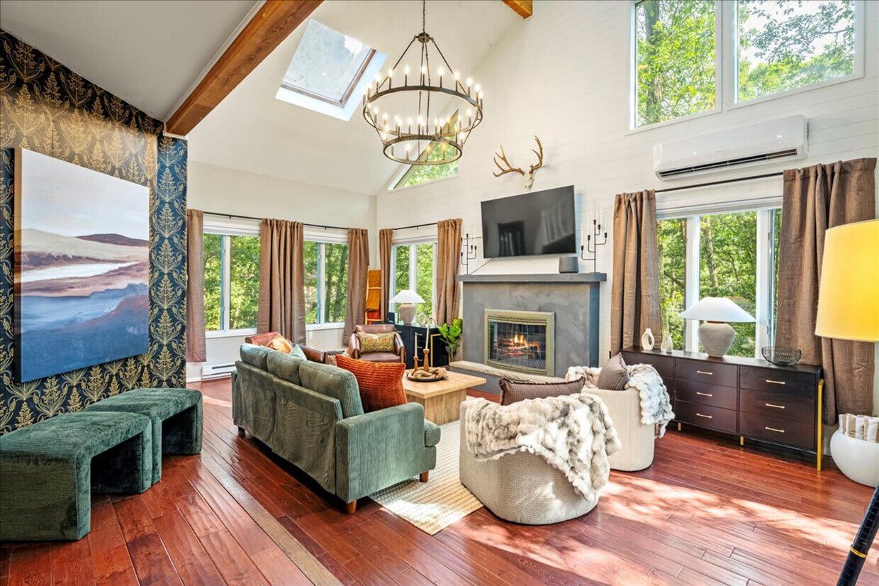 Foto principal - 1825 Jennifer Dr