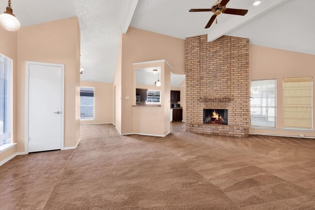 Building Photo - NW home available for asap move in!