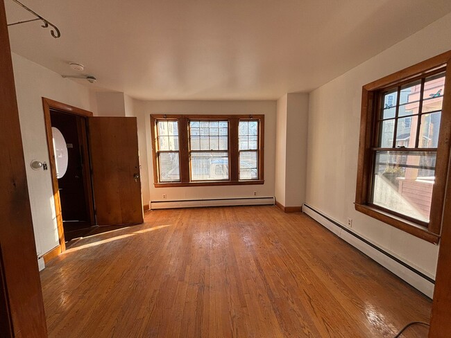 Building Photo - 115 Bennington St