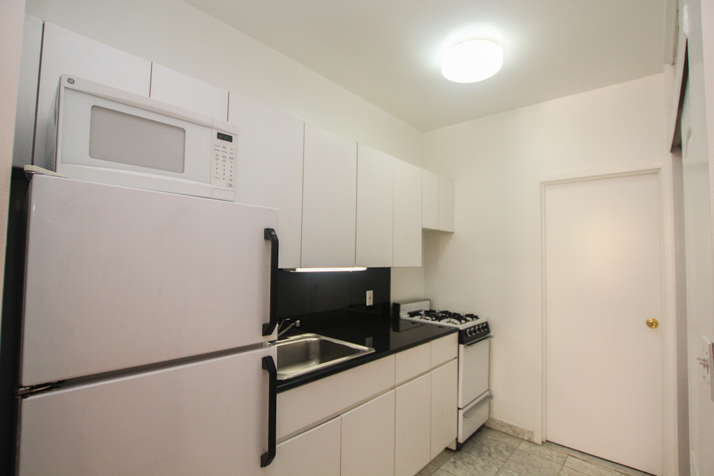 Building Photo - 232 E 54th St