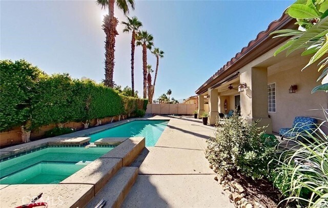 Foto del edificio - 40560 Palm Ct