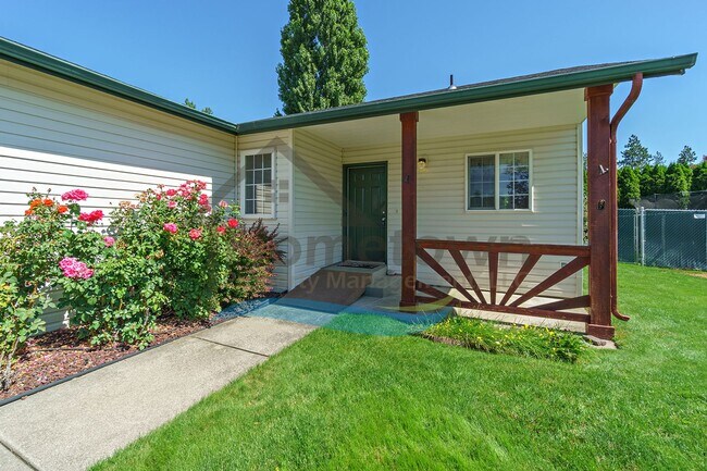 Foto del edificio - 3 Bedroom 2 Bathroom Home with Attached 2 ...