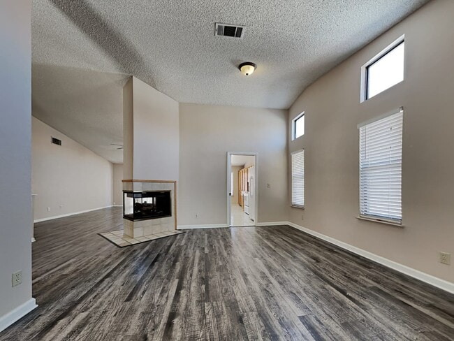 Building Photo - 3121 Autumn Leaf Ct