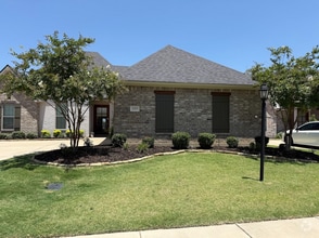 Building Photo - 1355 Quincy Dr