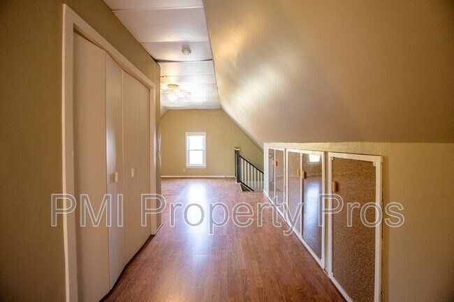 Building Photo - 824 A E Auer Ave