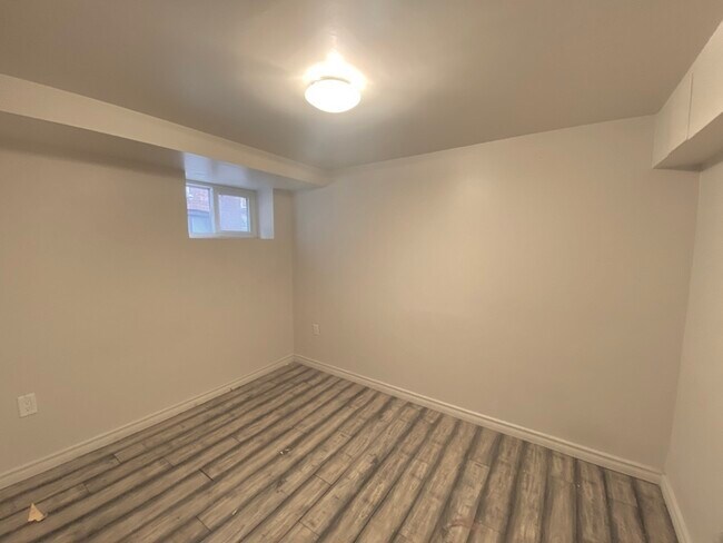 Photo du bâtiment - 147 Holton Ave S