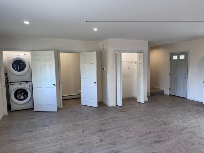 Foto del edificio - 47 Hogfat Hill Rd