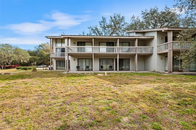 Foto del edificio - 683 Olde Camelot Cir