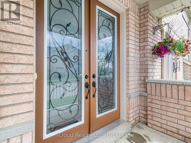Building Photo - 42 Swancreek Ct