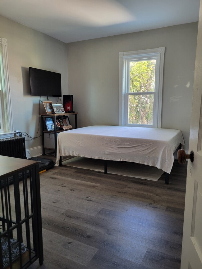 Bedroom - 107 Pen Argyl St