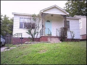 Building Photo - 5919 Woodlawn Dr