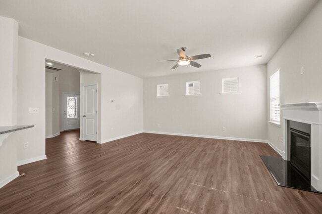 Building Photo - Stunning home in desirable Chateau community