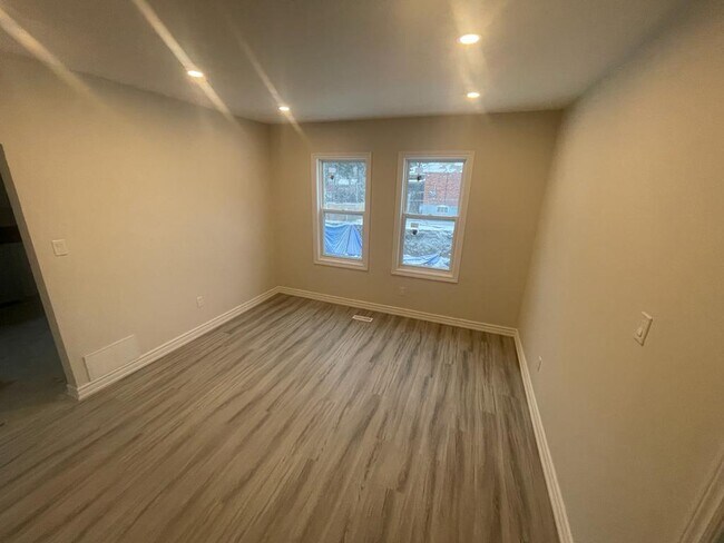 Photo du bâtiment - 10 McCowan Rd