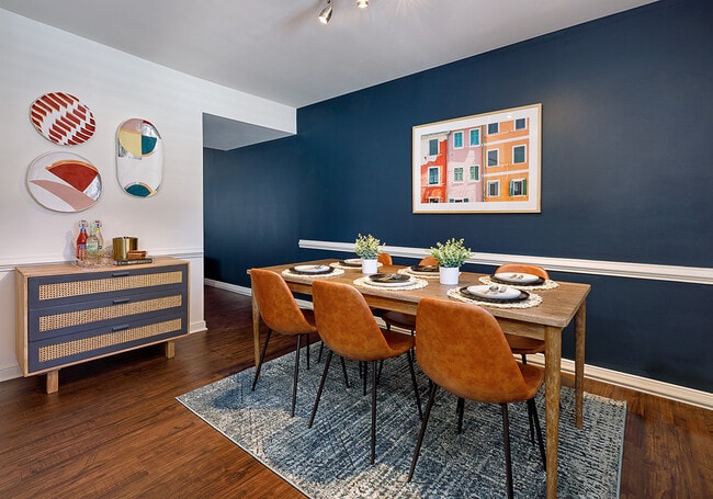 Brentwood Model Dining Area - Kings Crossing