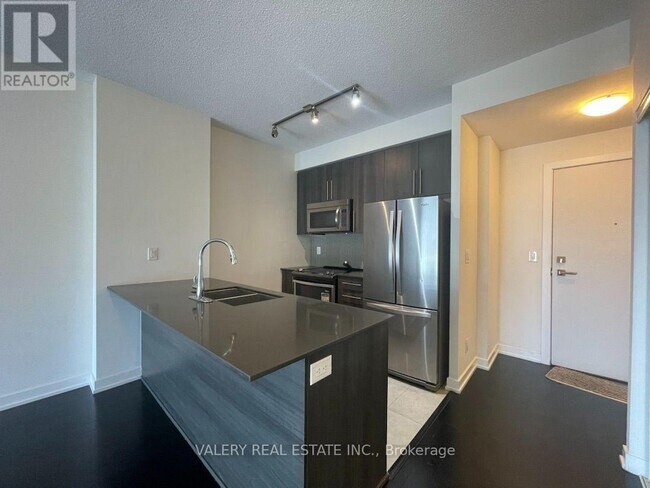 Building Photo - 510 Curran Place