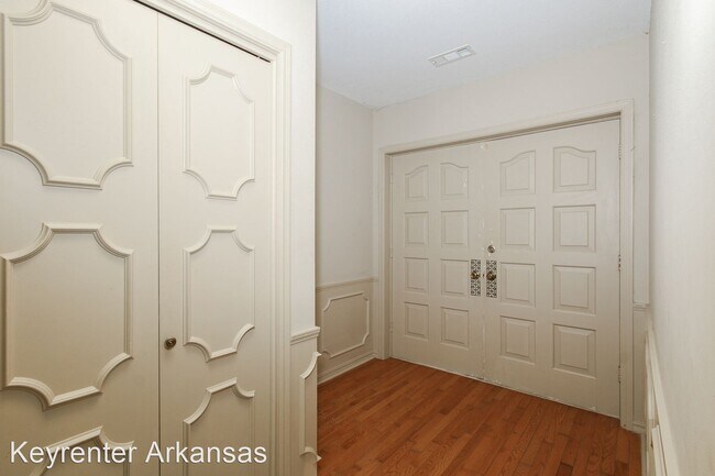 Building Photo - 4 br, 3 bath House - 636 N E St