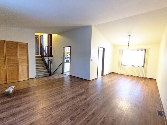 Building Photo - 1690 Dover Ct