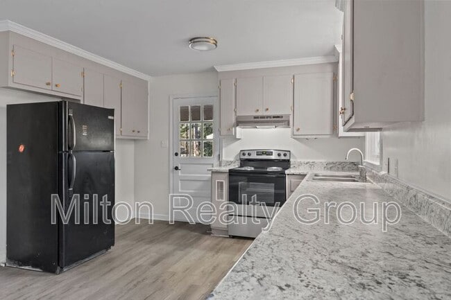 Building Photo - 329 S McPherson Church Rd