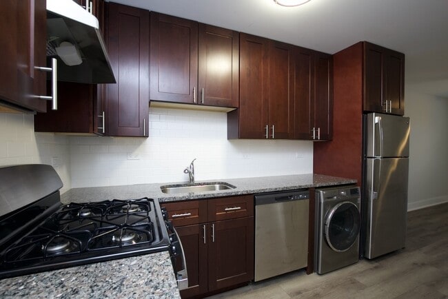 Building Photo - 725 St Johns Ave