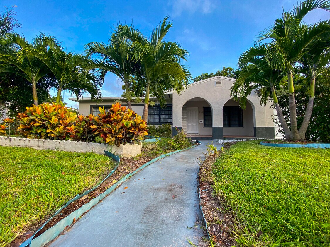 266 NE 110th St, Miami, FL 33161 House Rental in Miami, FL