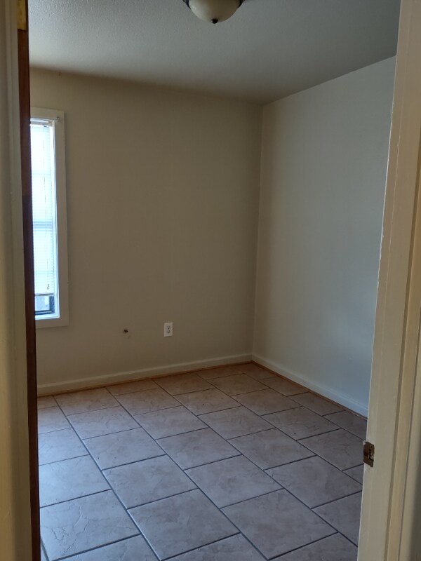 Primary Photo - 2 E Longview St