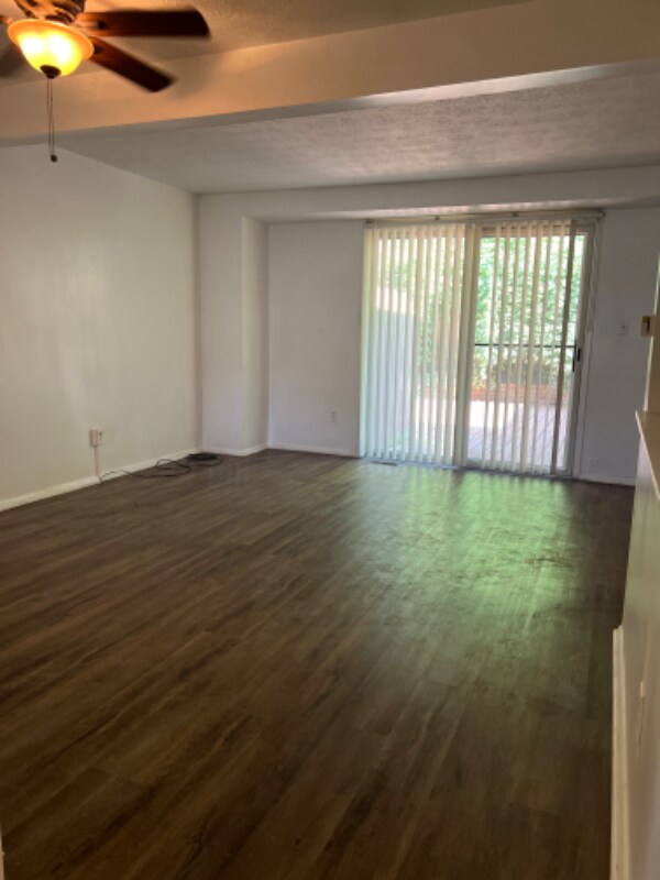 Foto del edificio - 214 Shady Ridge Dr