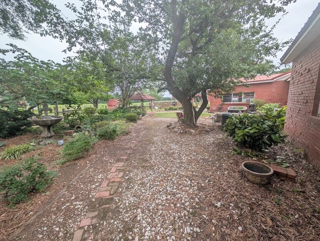 Building Photo - 6400 Gibson Ln