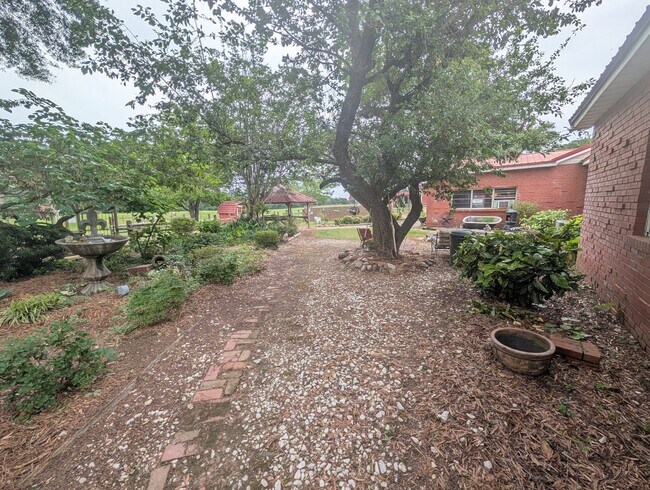 Foto del edificio - 6400 Gibson Ln