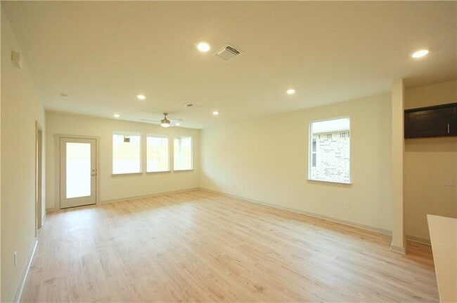 Foto del edificio - 10625 Gonzales Ranger Pass