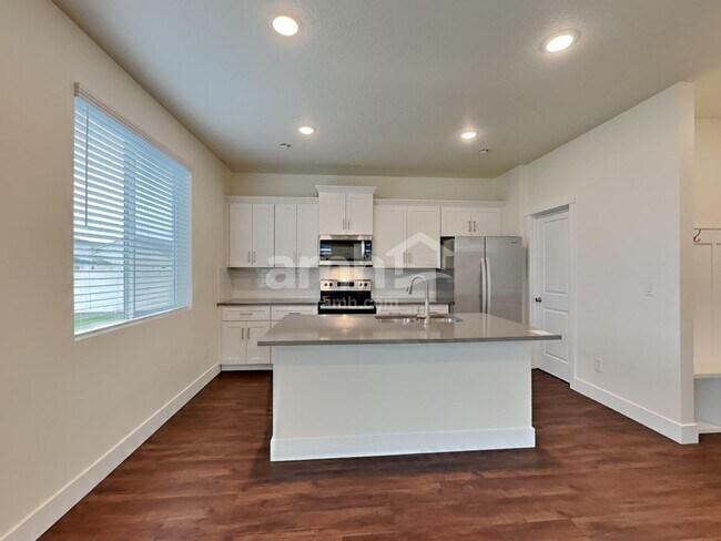 Foto del edificio - 10091 W Raleigh St