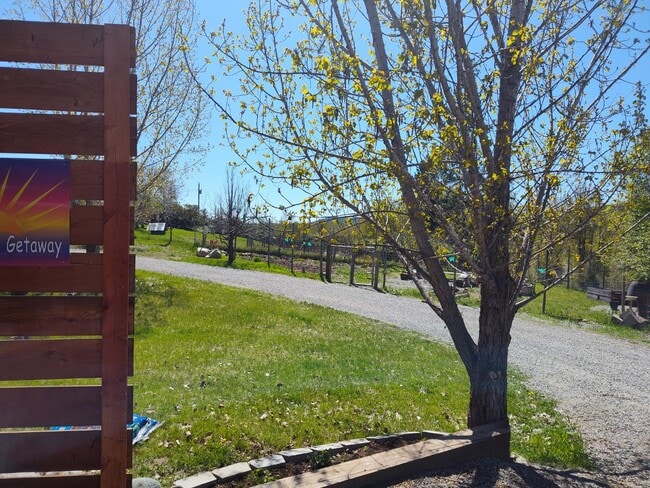 Building Photo - 128 Riverside Dr