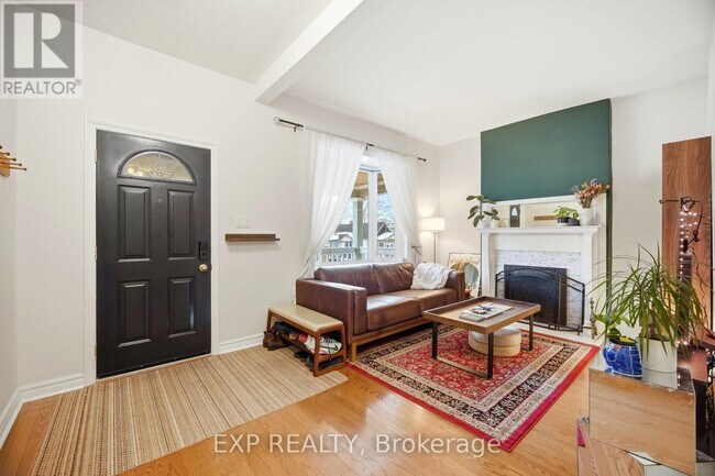 Photo du bâtiment - 402 Woodfield Rd.