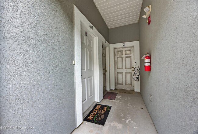 Foto del edificio - 7067 Deer Lodge Cir