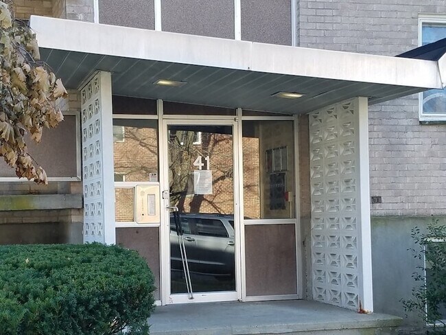 Foto del edificio - 41 Lionel Ave