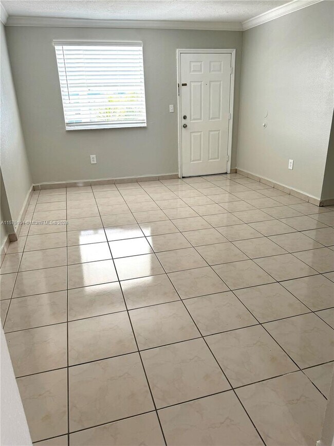Foto del edificio - 1655 W 44th Pl
