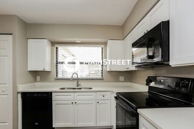 Foto del edificio - 3 Bedroom Pet-Friendly Home in St Petersburg, FL with Main Street Renewal