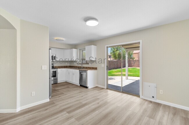 Building Photo - 8514 S 49th Dr