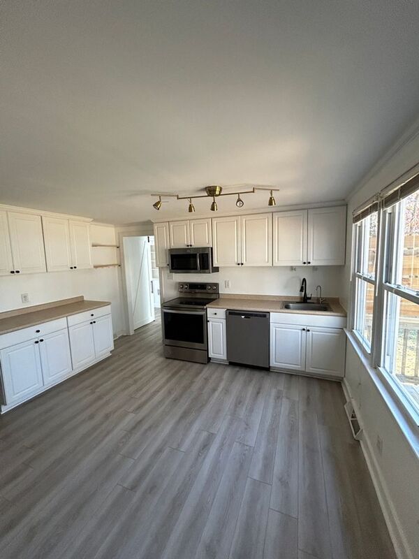 Foto del edificio - 8282 Wonderland Ln